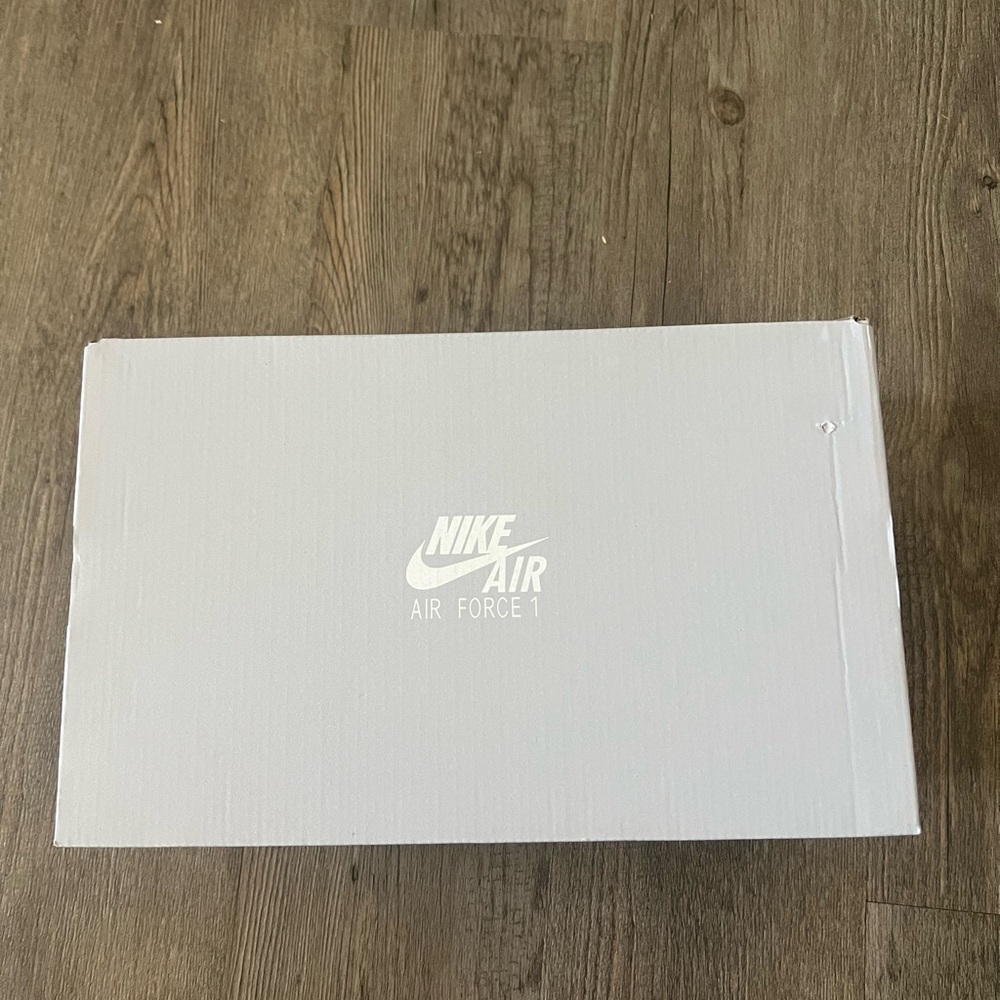NEW Women’s Nike Air Force 1 High-Tops - 7.5W